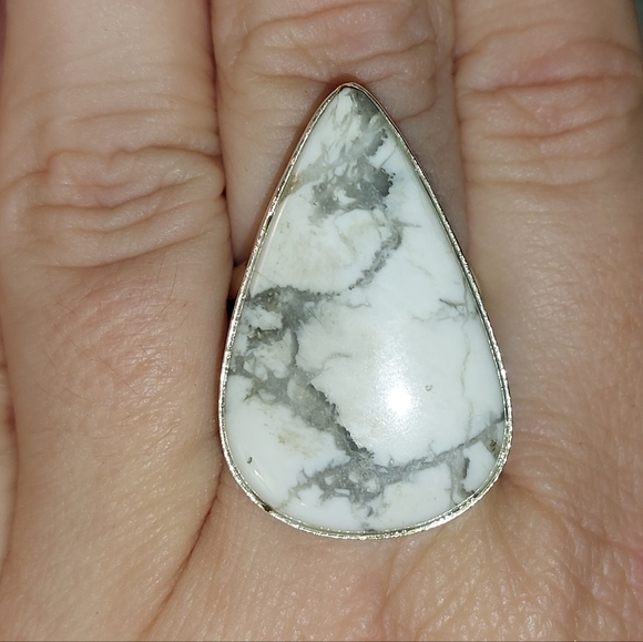 Teardrop Howlite Large Statement Ring - Picture 5 of 6